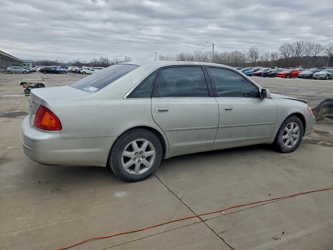 2000 TOYOTA AVALON XL photo 3
