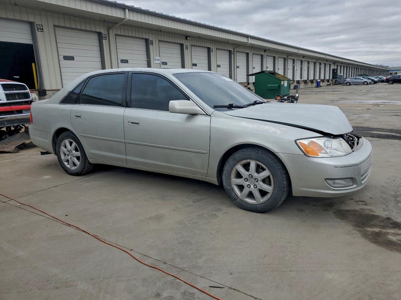 2000 TOYOTA AVALON XL photo 4