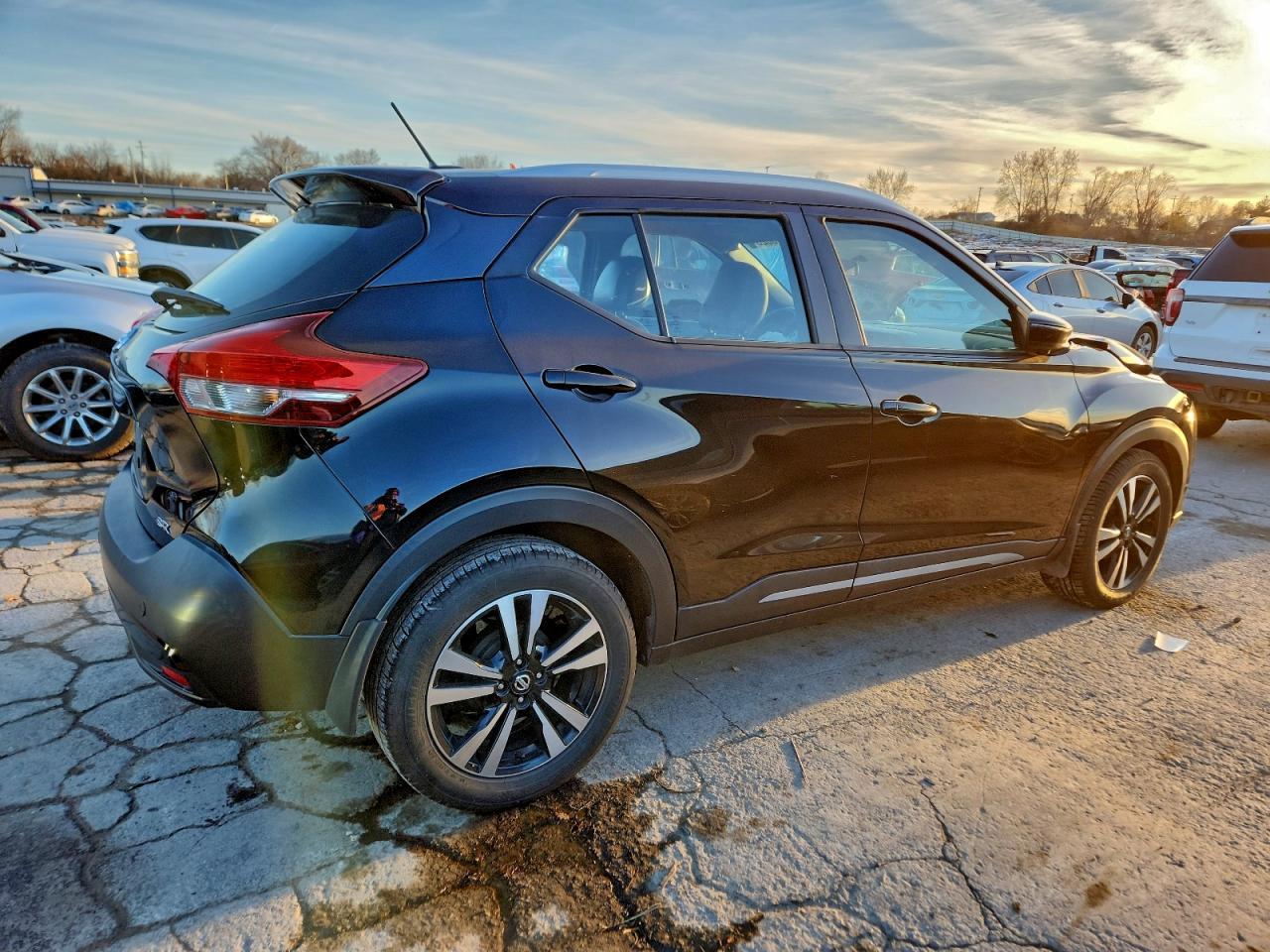 2019 NISSAN KICKS S photo 3