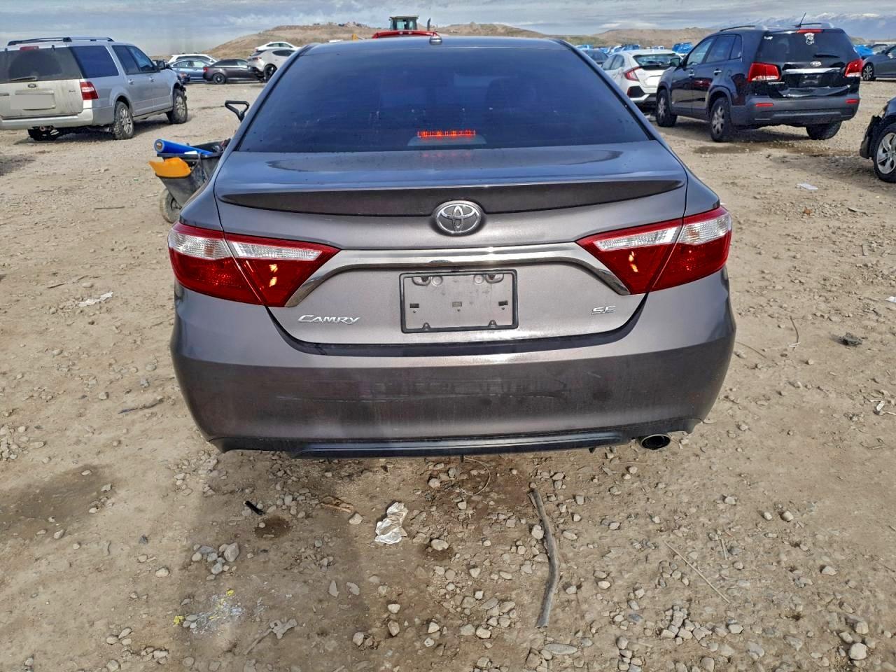 2016 TOYOTA CAMRY LE photo 6