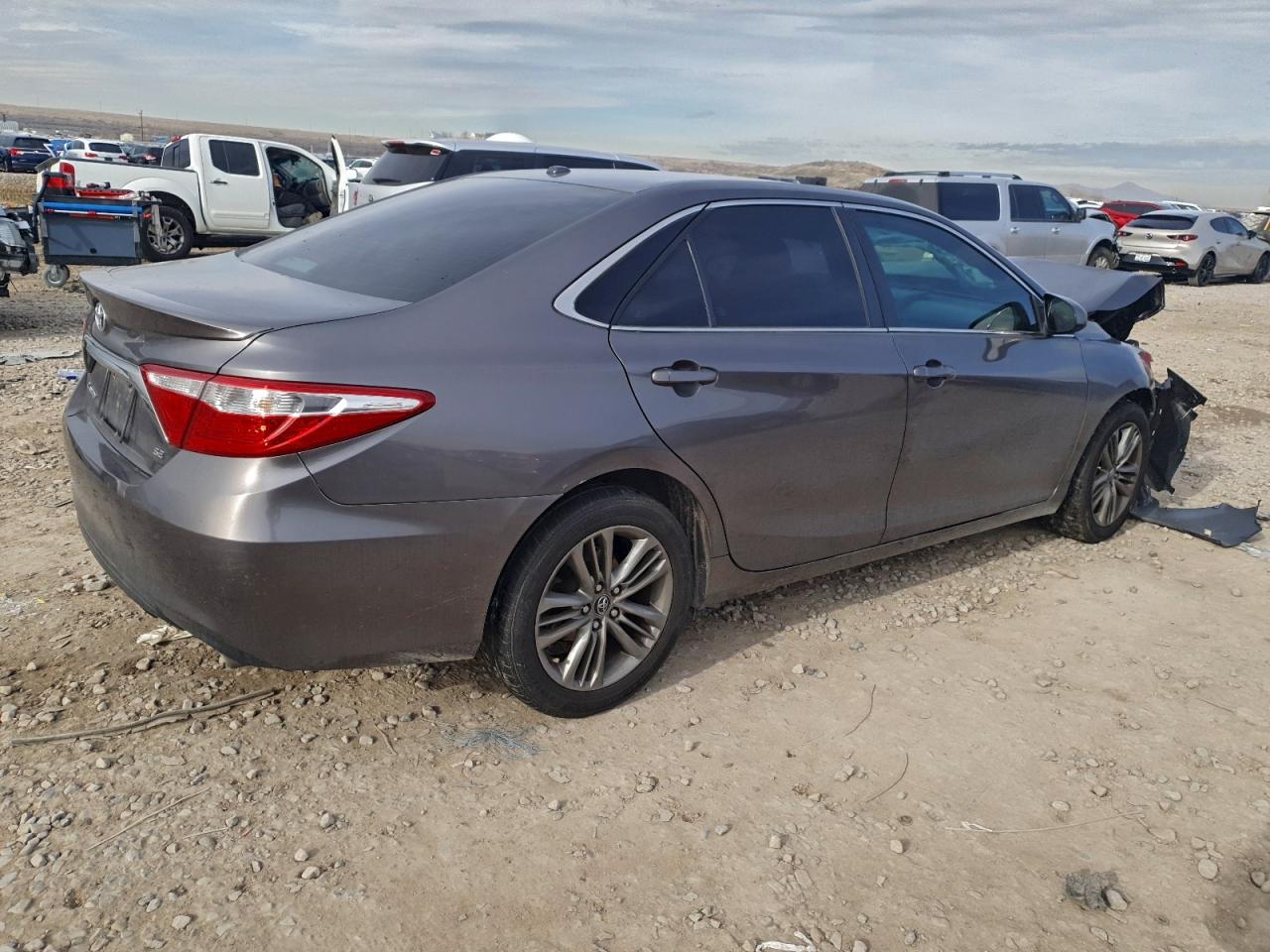 2016 TOYOTA CAMRY LE photo 3