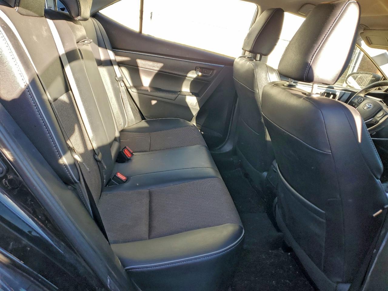 2015 TOYOTA COROLLA L photo 19