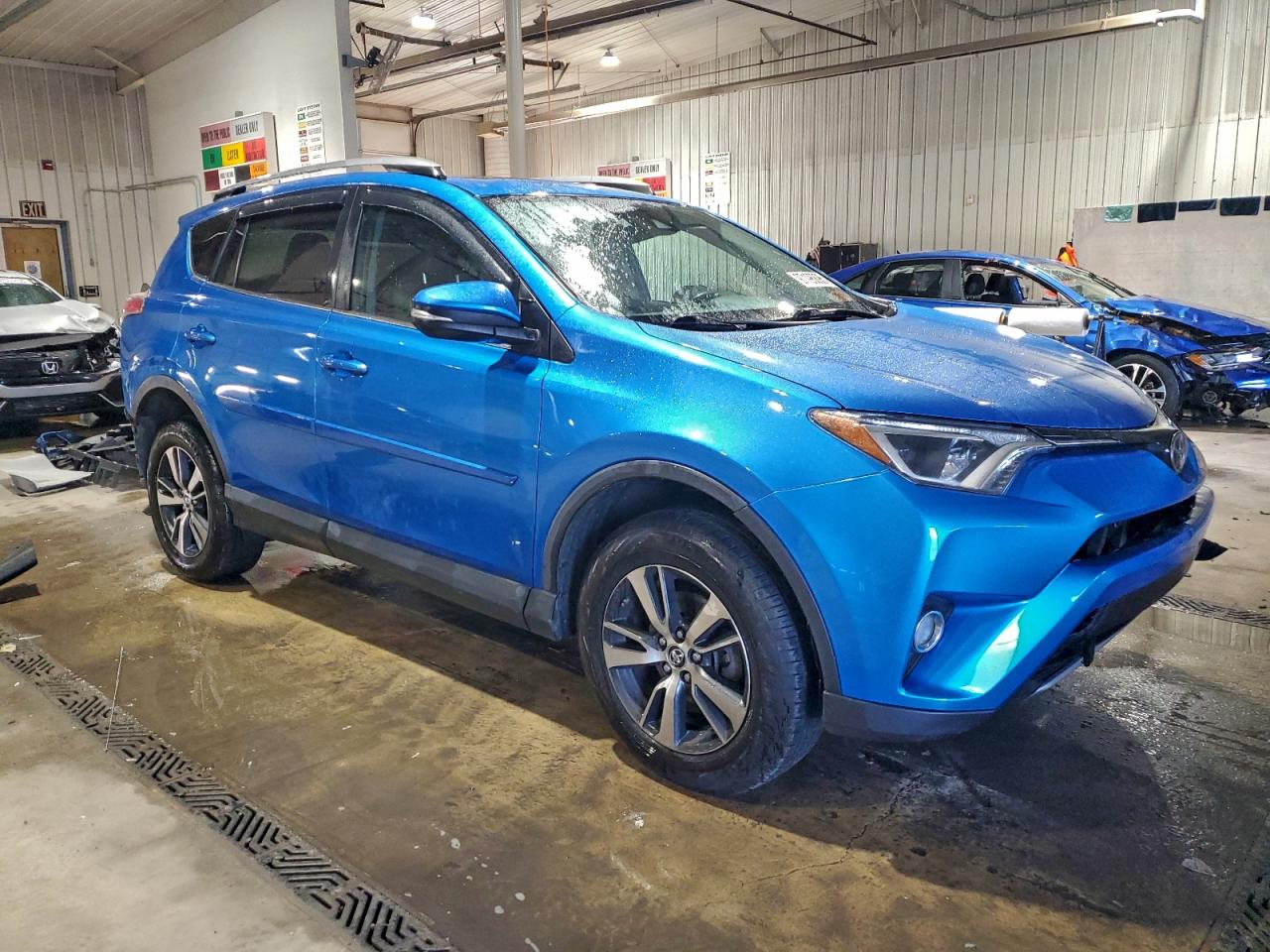 2017 TOYOTA RAV4 XLE photo 7