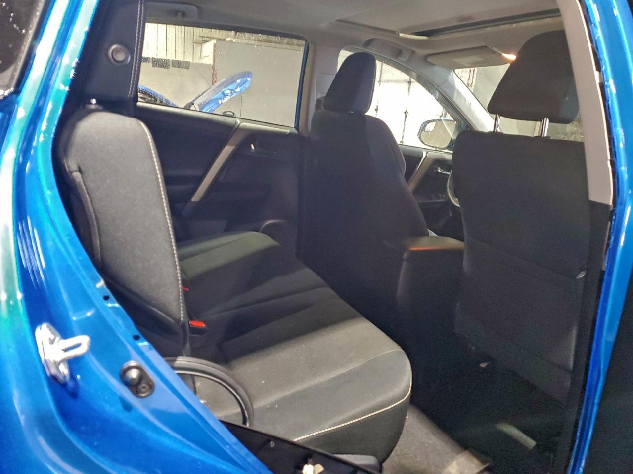 2017 TOYOTA RAV4 XLE photo 21