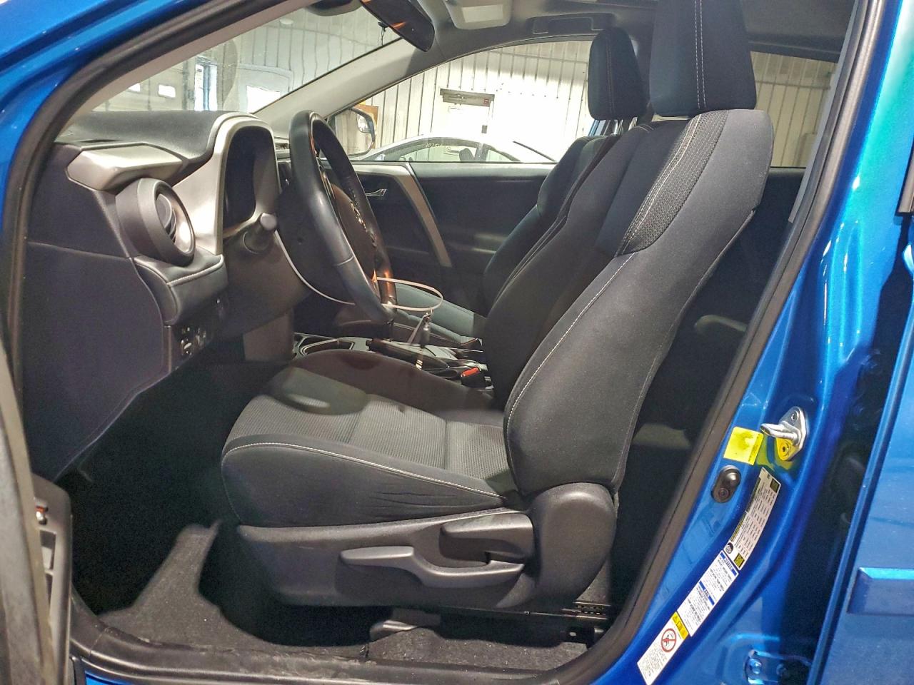 2017 TOYOTA RAV4 XLE photo 13