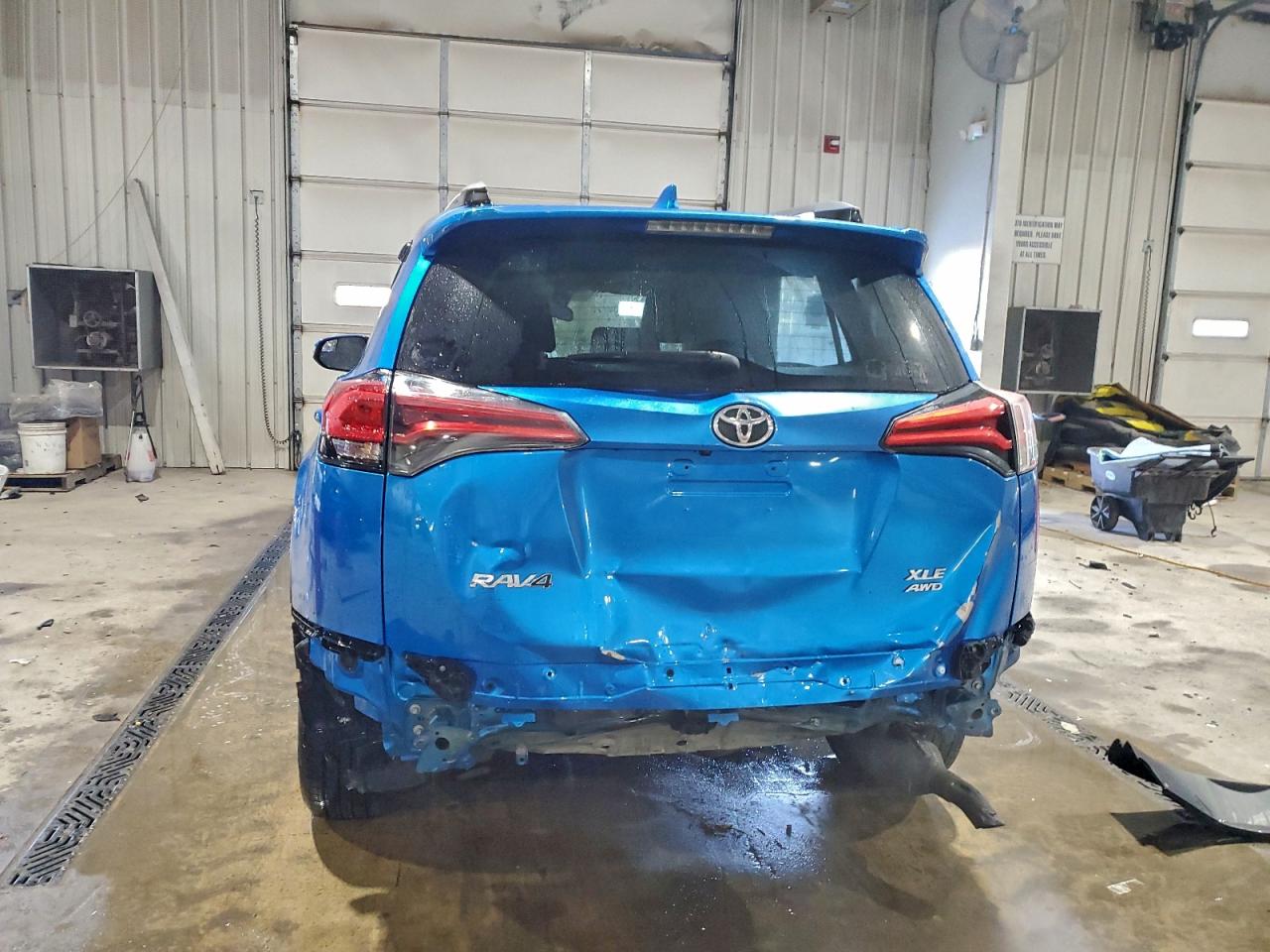 2017 TOYOTA RAV4 XLE photo 11