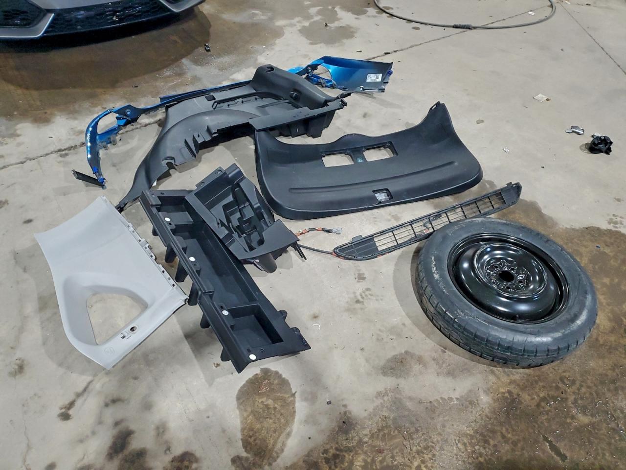 2017 TOYOTA RAV4 XLE photo 25