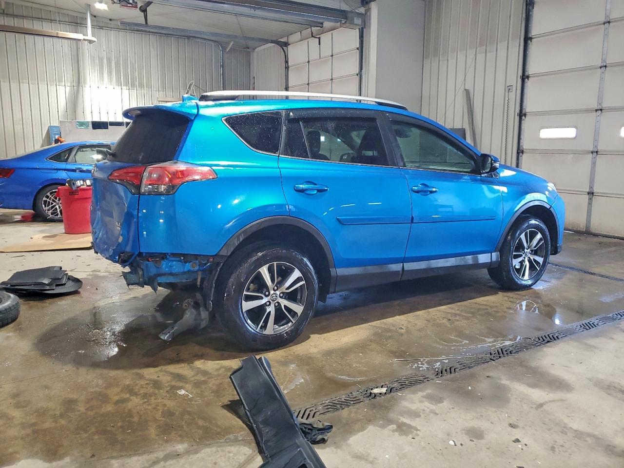 2017 TOYOTA RAV4 XLE photo 5