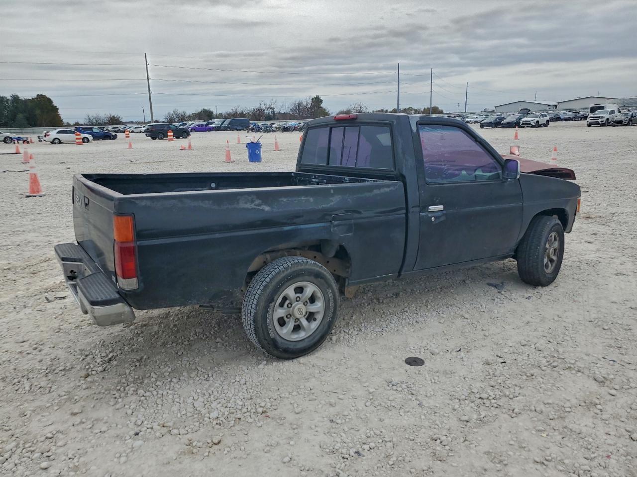1997 NISSAN TRUCK BASE photo 3