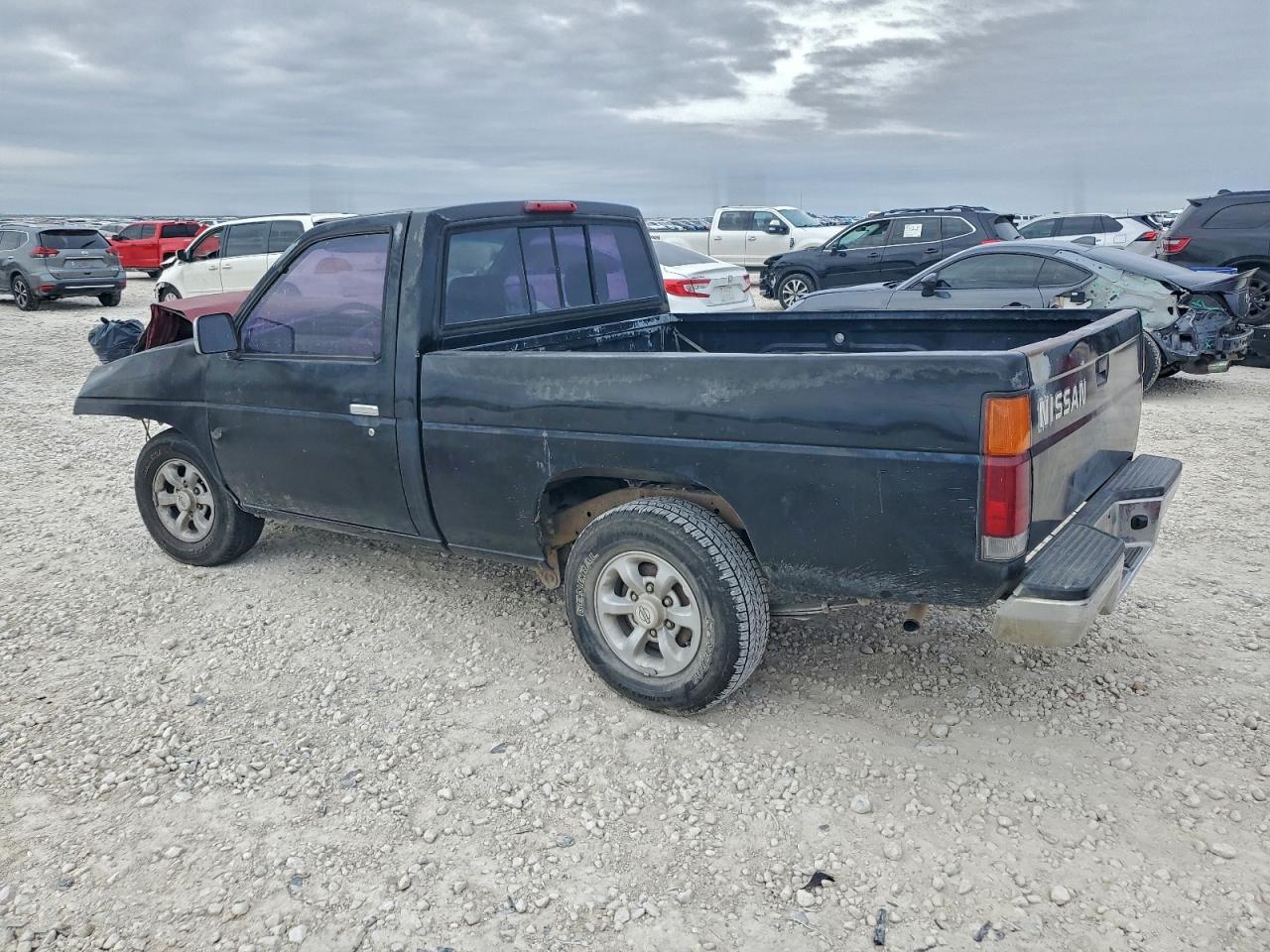 1997 NISSAN TRUCK BASE photo 2