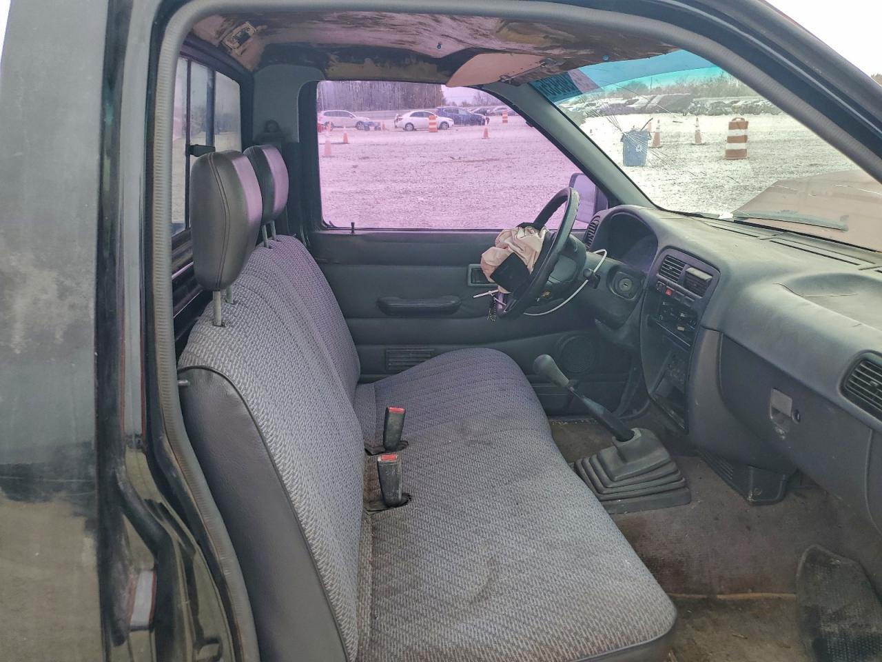 1997 NISSAN TRUCK BASE photo 10