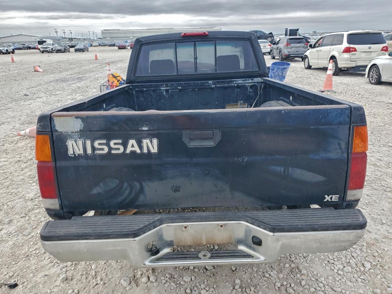 1997 NISSAN TRUCK BASE photo 6