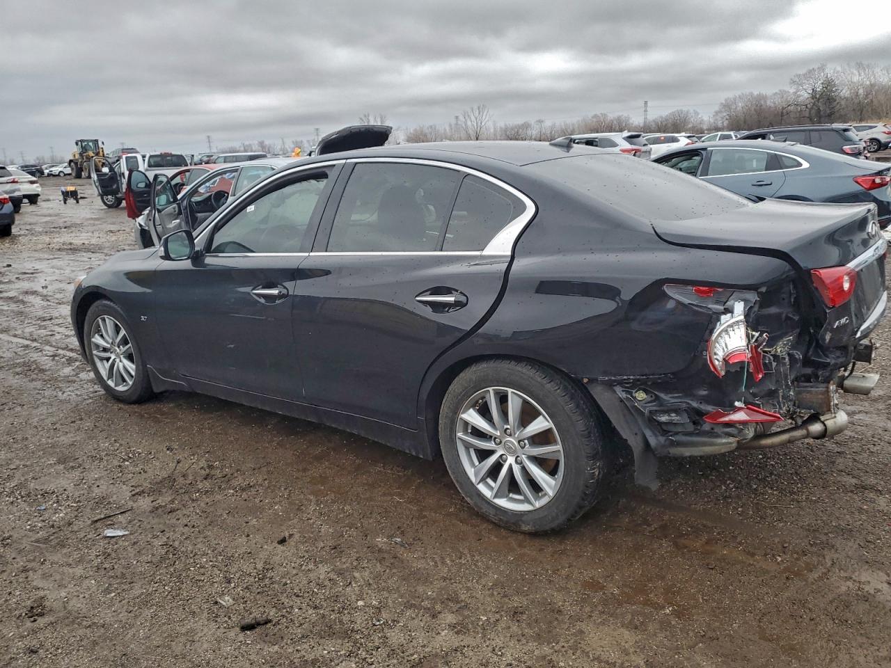 2015 INFINITI Q50 photo 2