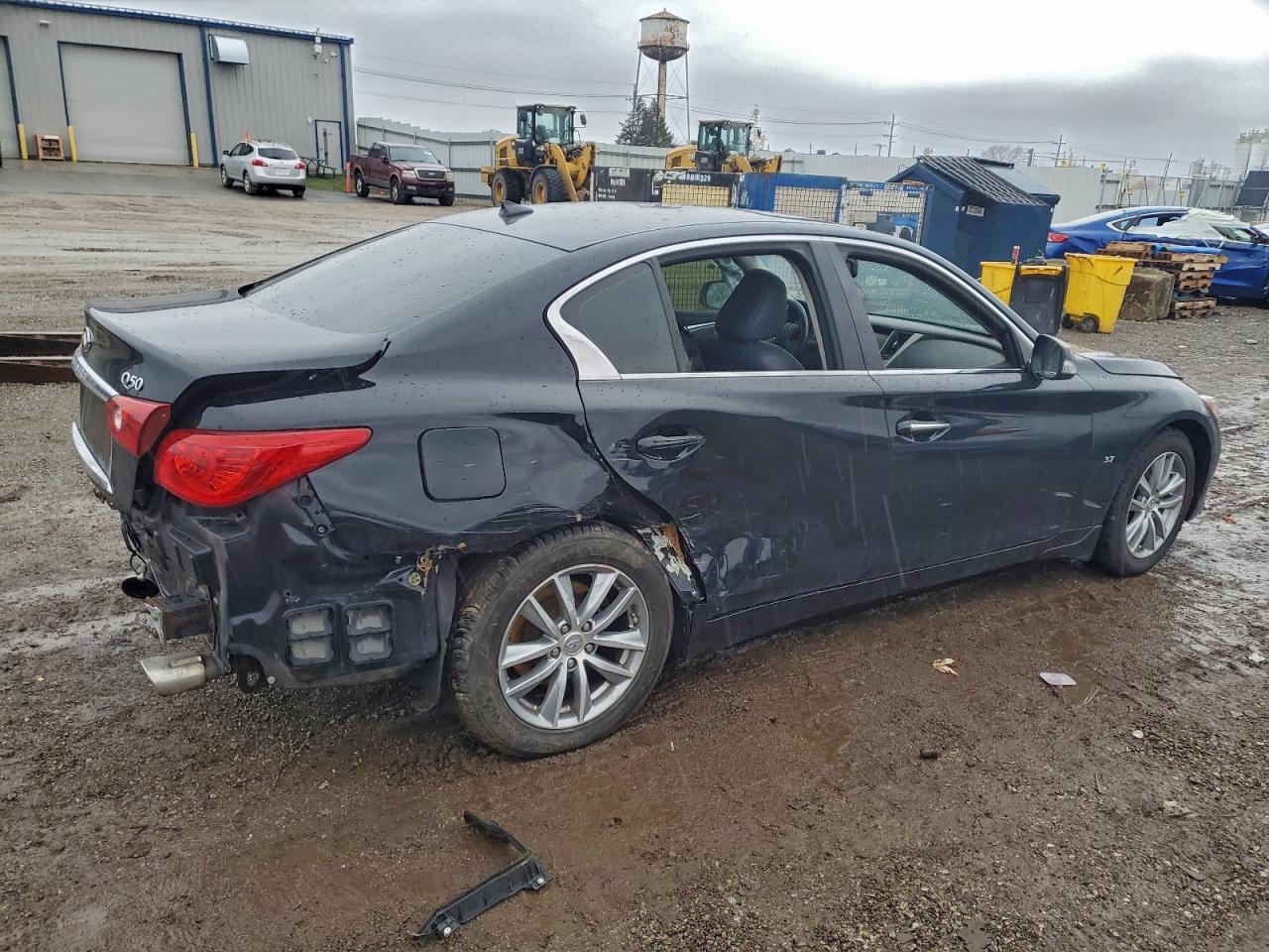 2015 INFINITI Q50 photo 3