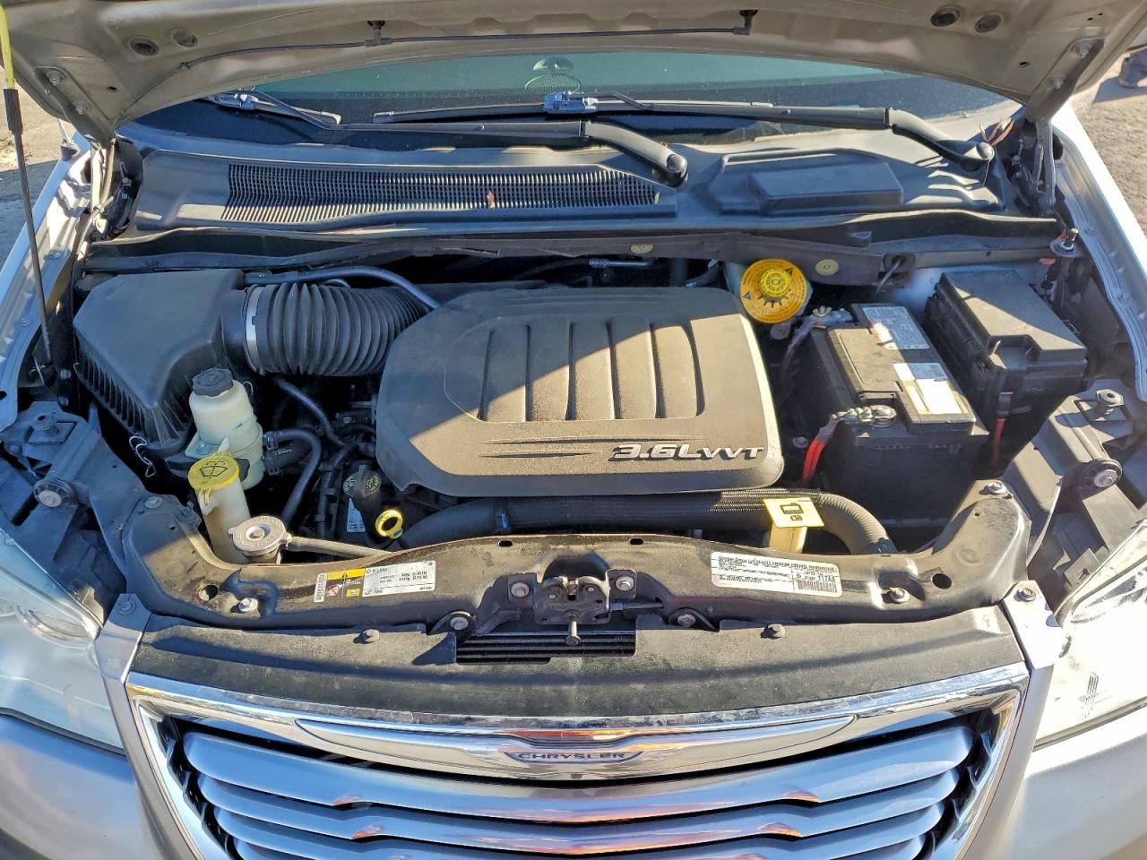 2015 CHRYSLER TOWN & COUNTRY TOURING photo 12