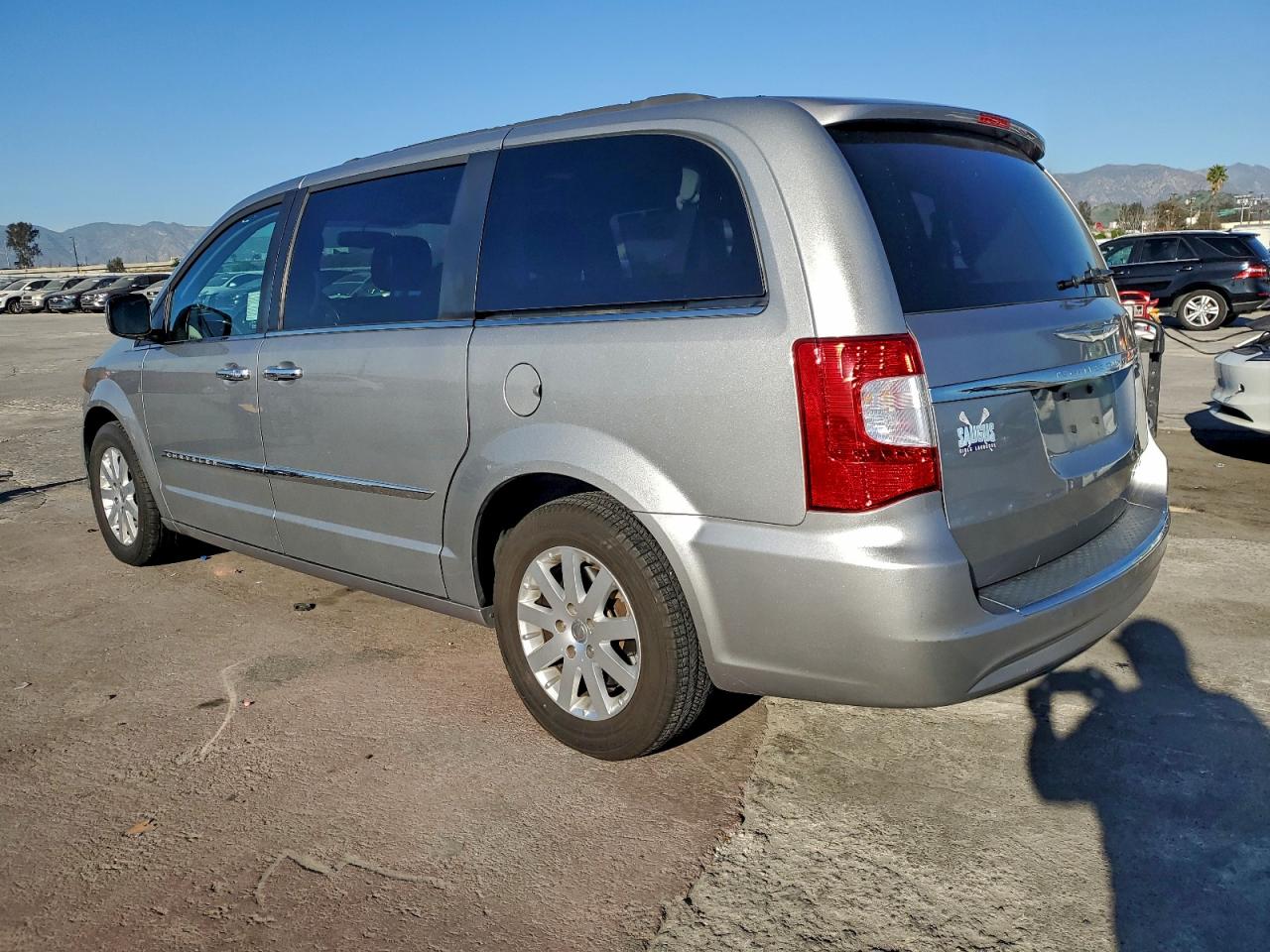 2015 CHRYSLER TOWN & COUNTRY TOURING photo 2