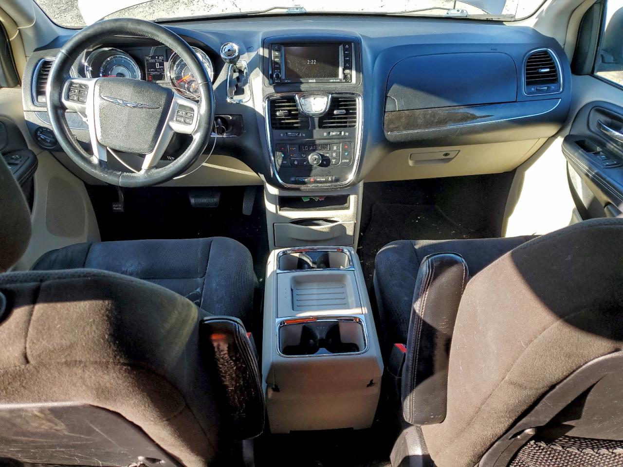 2015 CHRYSLER TOWN & COUNTRY TOURING photo 8