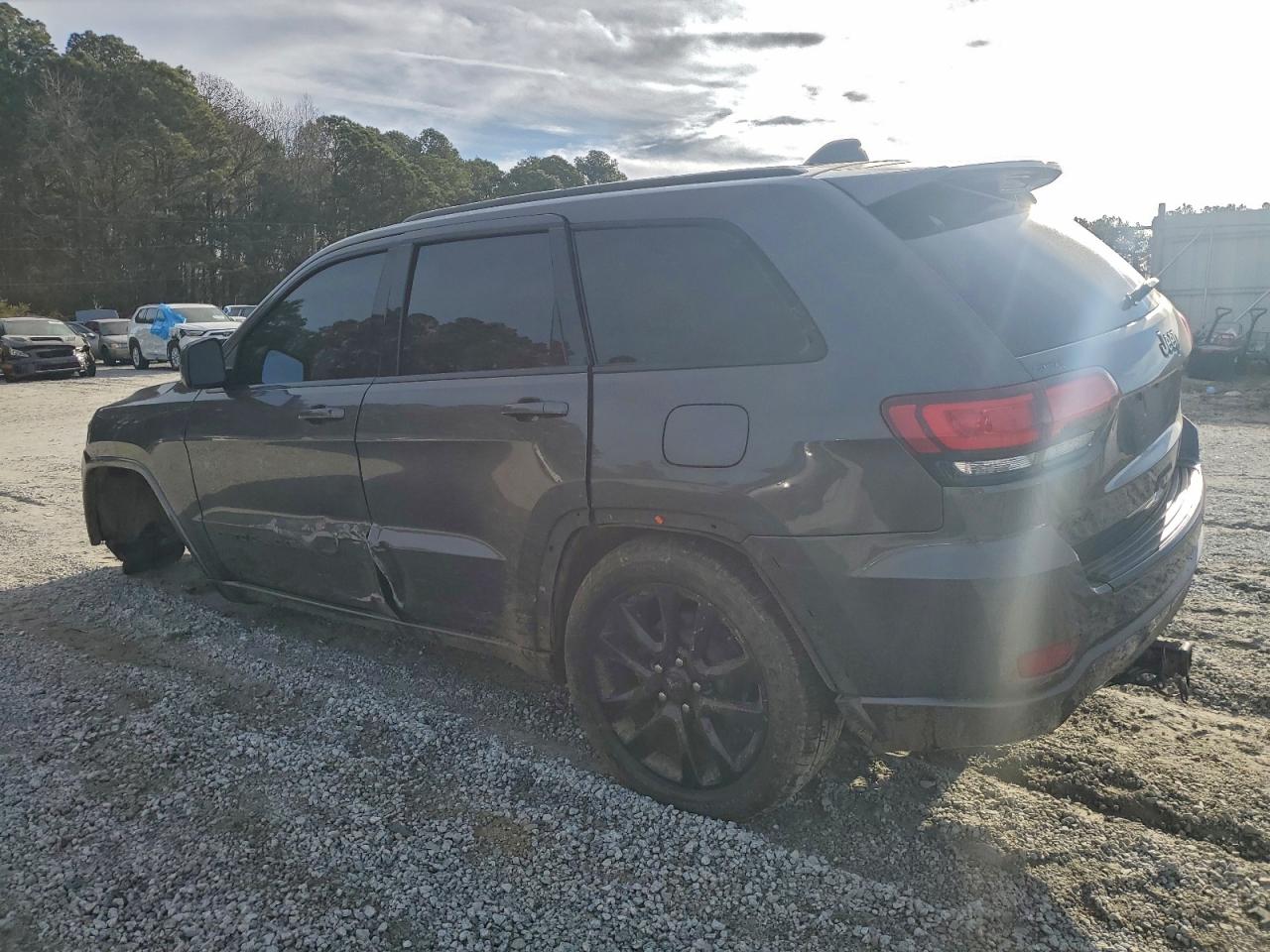 2018 JEEP GRAND CHEROKEE LAREDO photo 3
