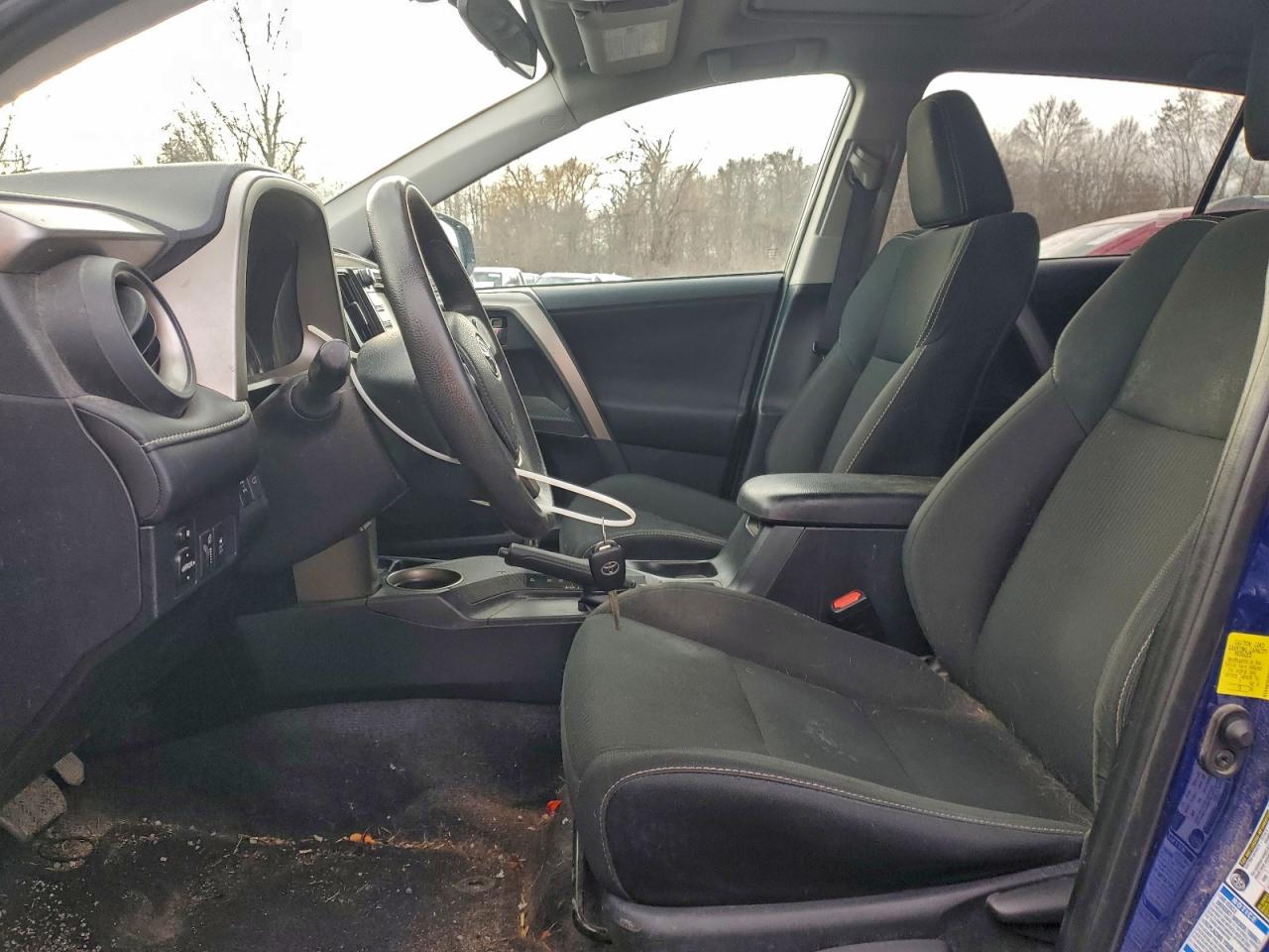 2015 TOYOTA RAV4 XLE photo 7