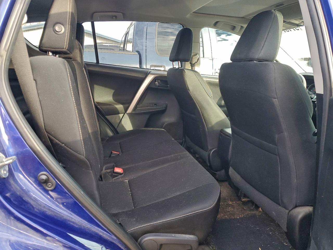 2015 TOYOTA RAV4 XLE photo 11