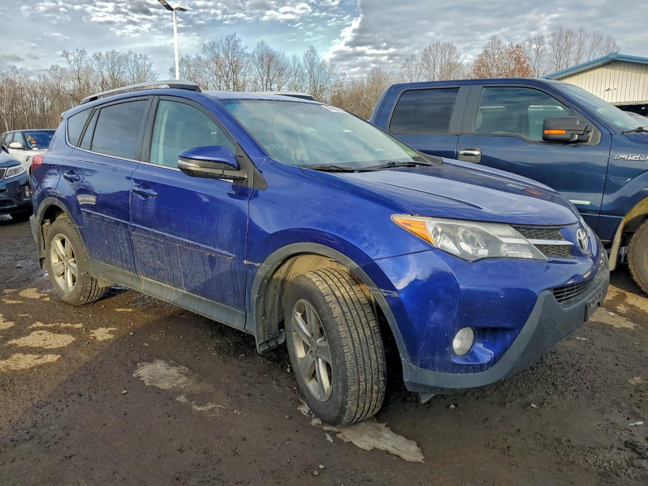 2015 TOYOTA RAV4 XLE photo 4