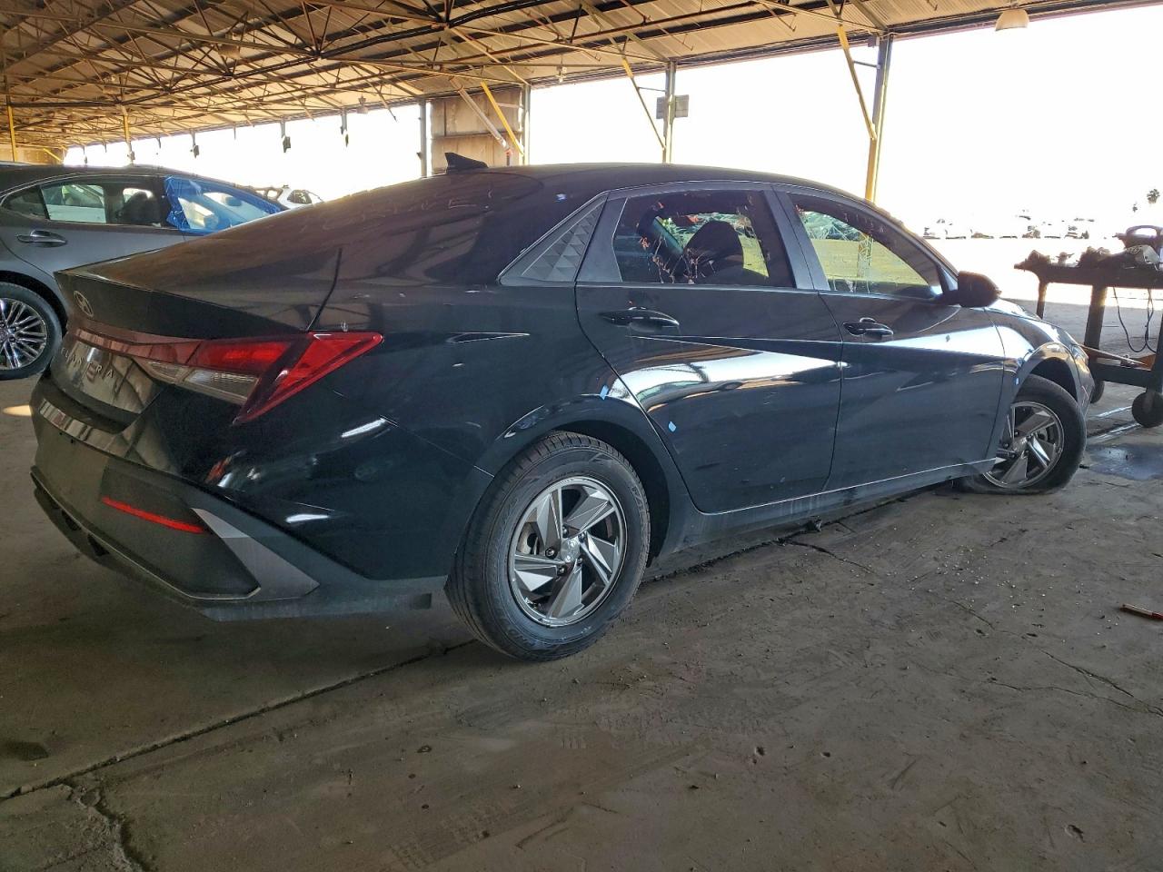 2025 HYUNDAI ELANTRA SE photo 3