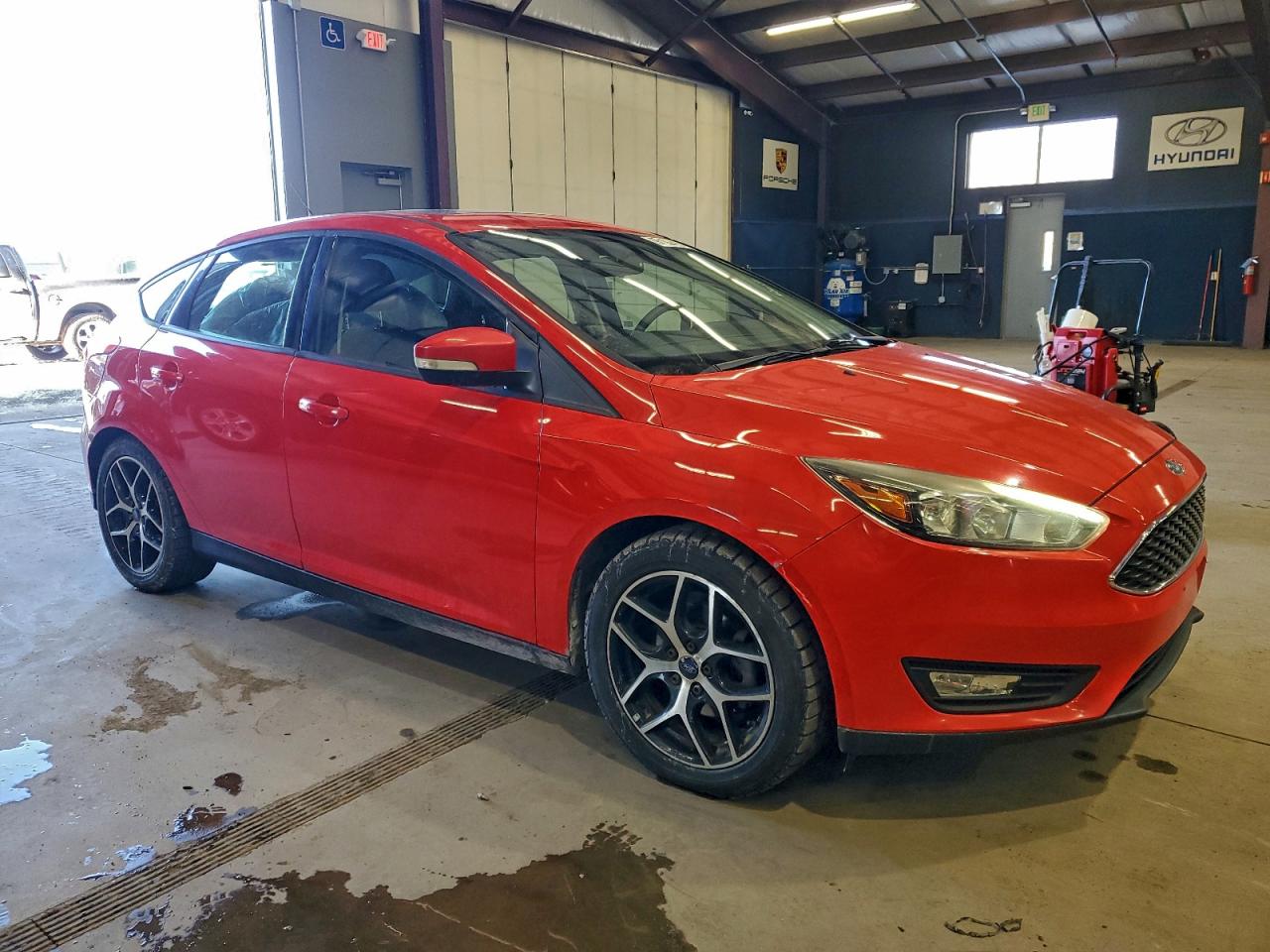 2017 FORD FOCUS SEL photo 4