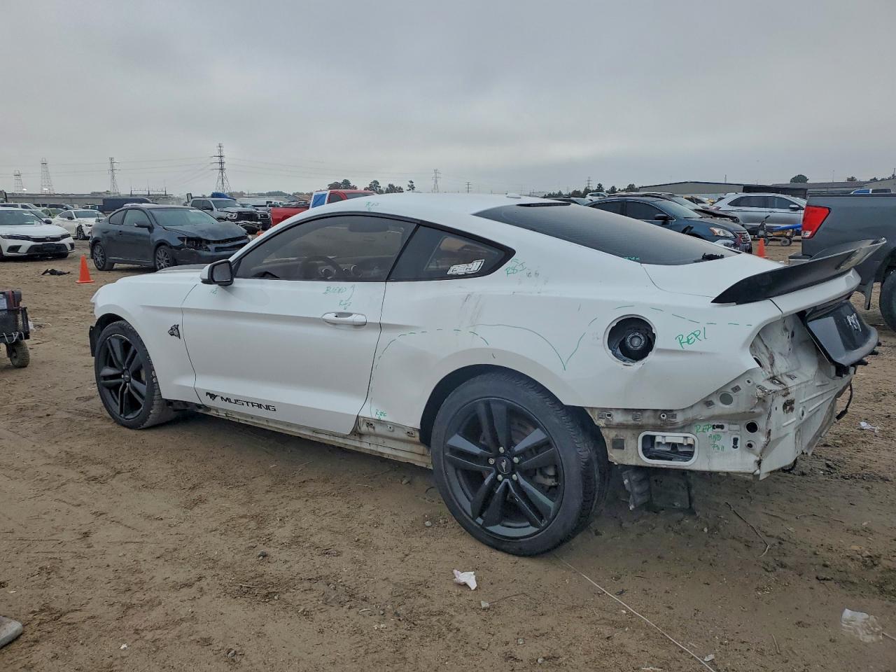 2016 FORD MUSTANG photo 2