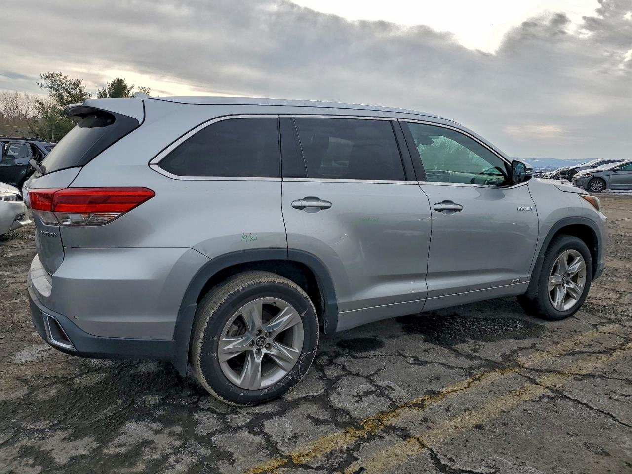 2017 TOYOTA HIGHLANDER HYBRID LIMITED photo 5