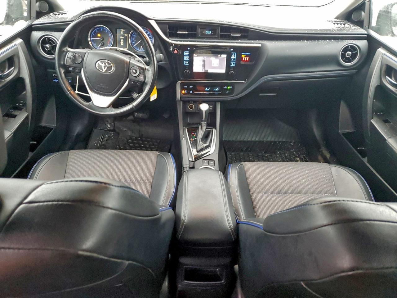 2019 TOYOTA COROLLA L photo 8