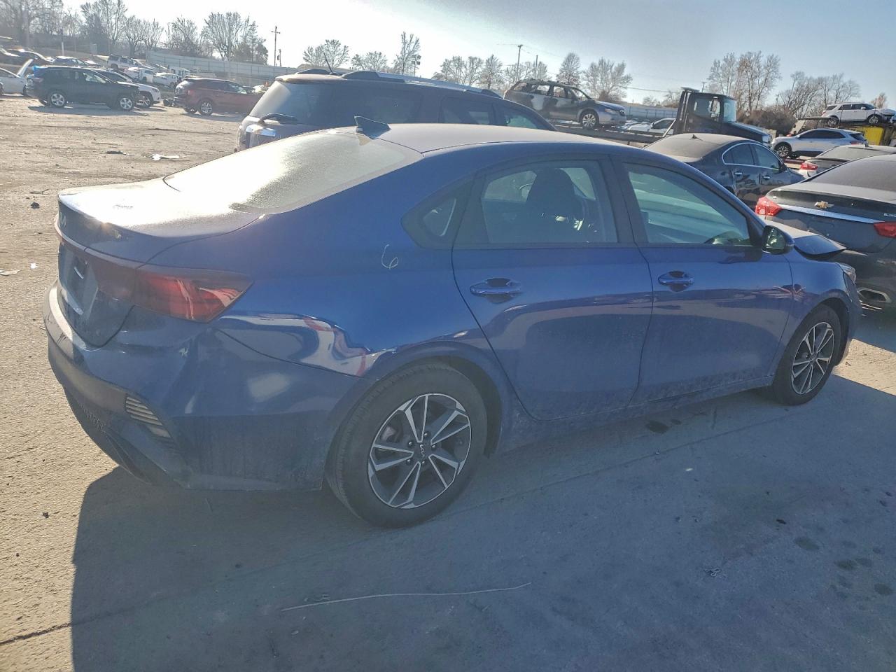 2023 KIA FORTE LX photo 3