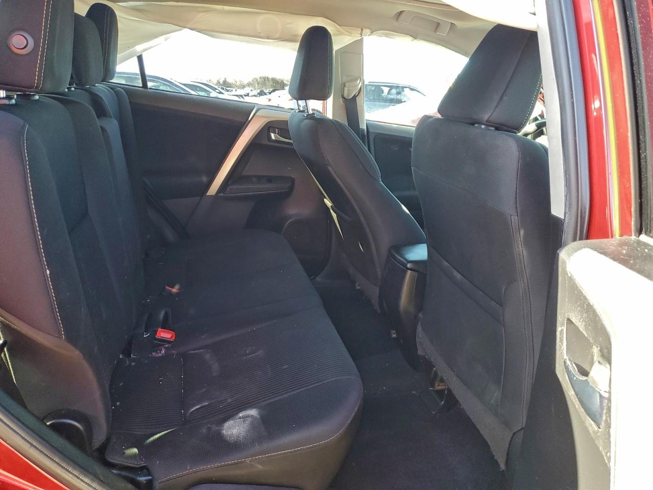2015 TOYOTA RAV4 XLE photo 11