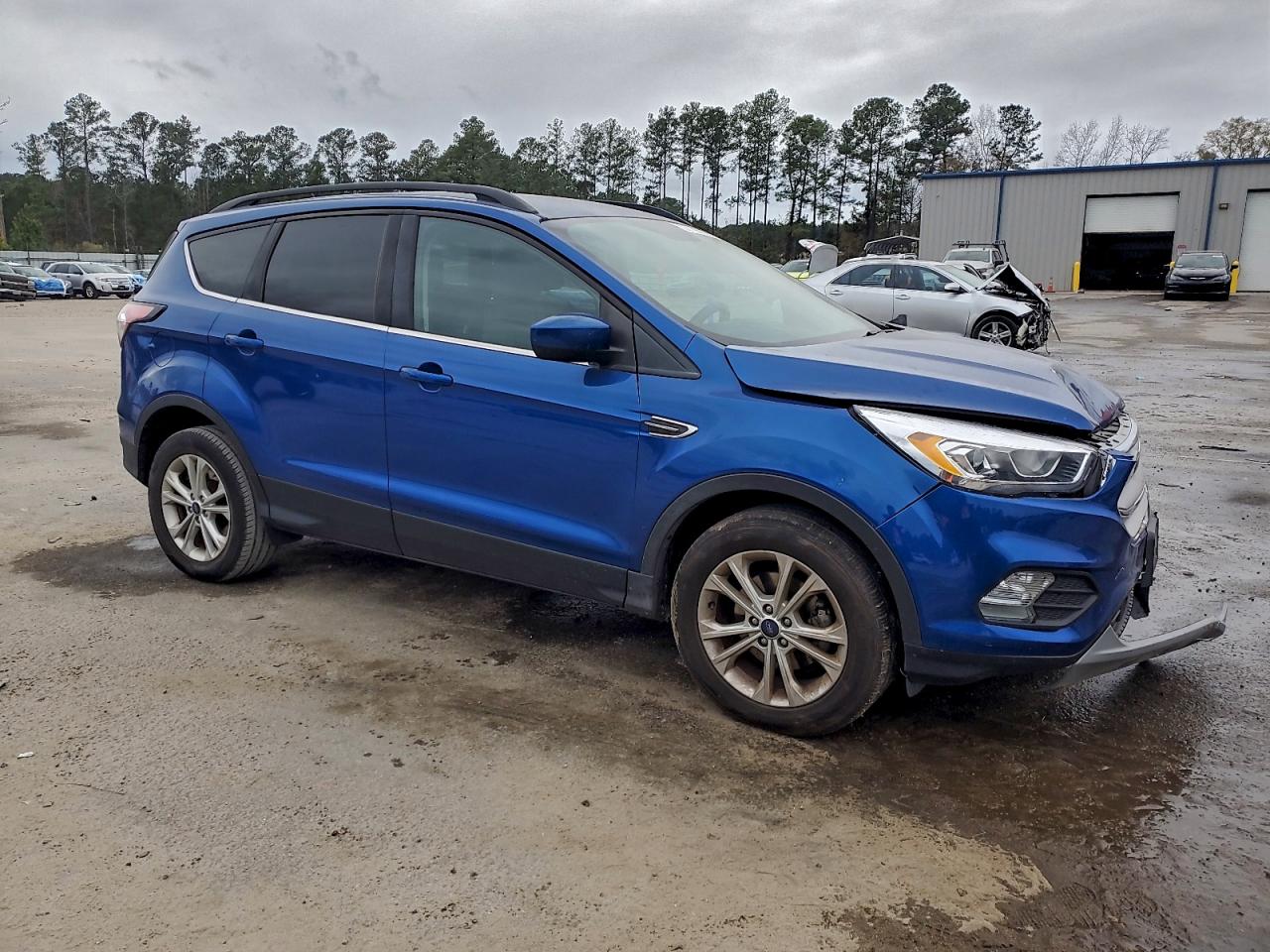 2017 FORD ESCAPE SE photo 4