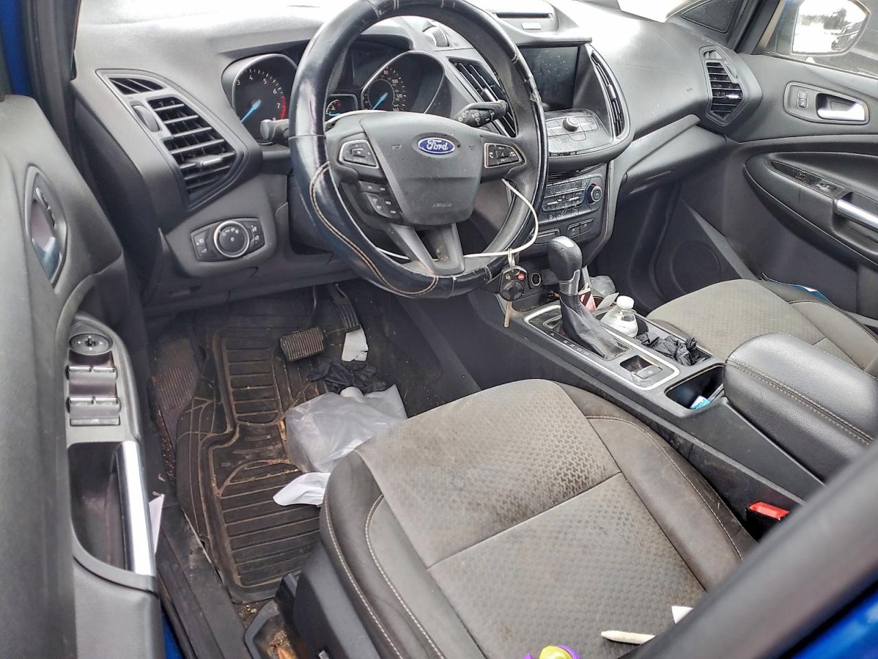 2017 FORD ESCAPE SE photo 8