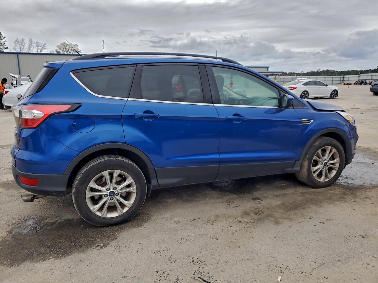2017 FORD ESCAPE SE photo 3