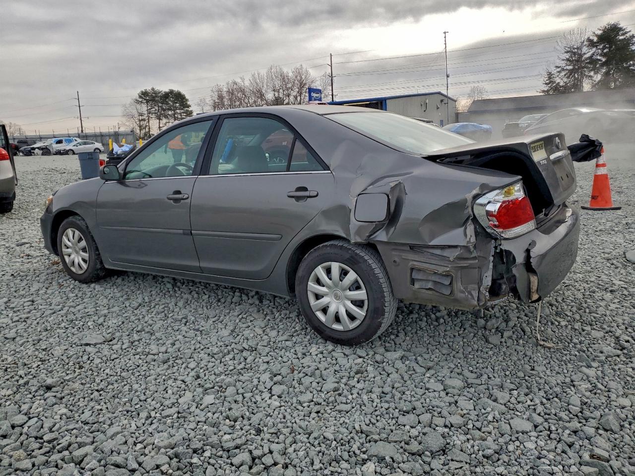 2006 TOYOTA CAMRY LE photo 2