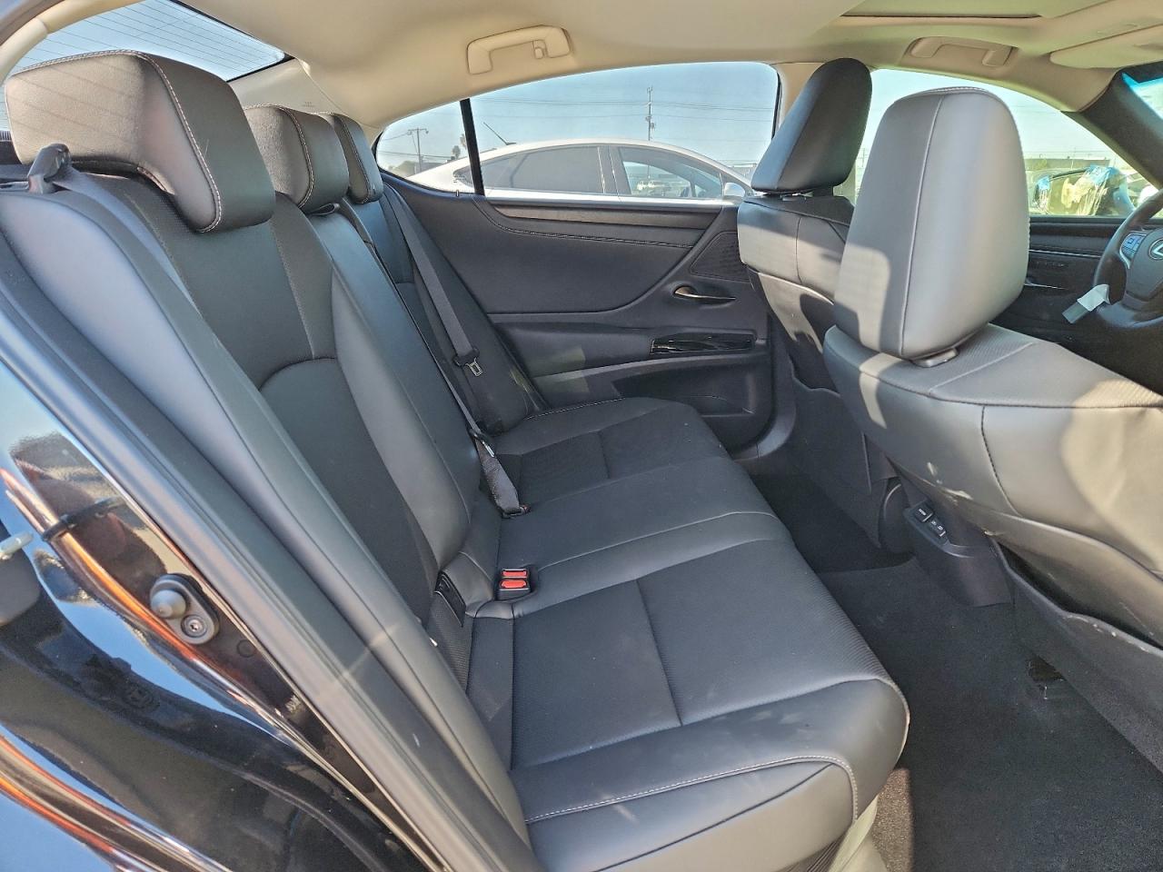 2025 LEXUS ES 300H BASE photo 10