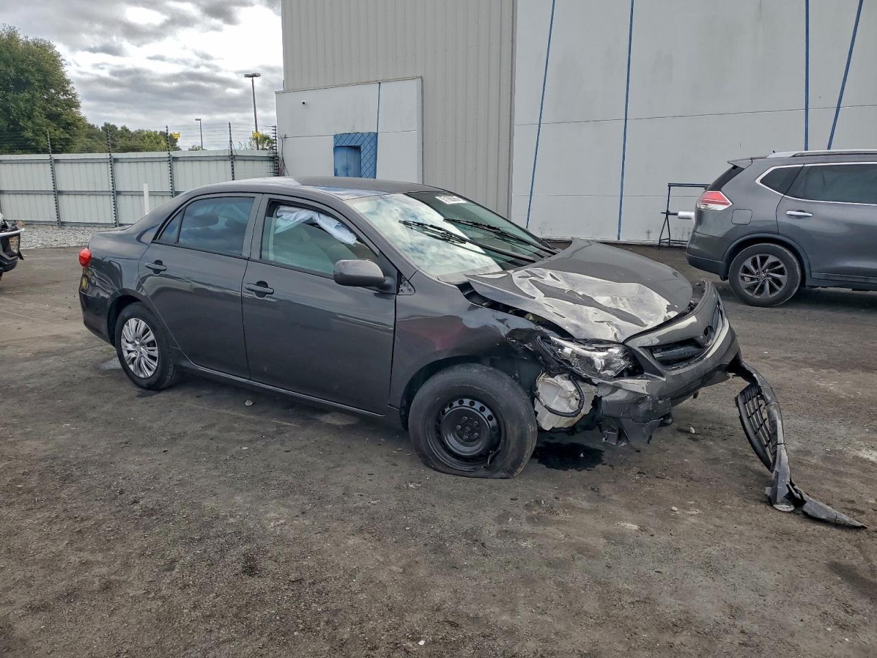 2013 TOYOTA COROLLA BASE photo 4