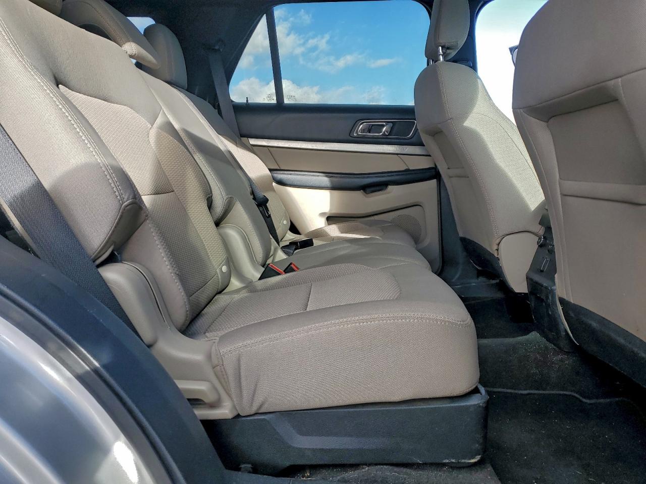 2018 FORD EXPLORER XLT photo 11