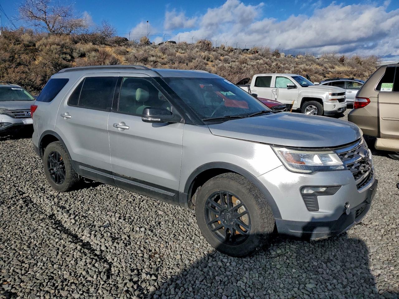 2018 FORD EXPLORER XLT photo 4