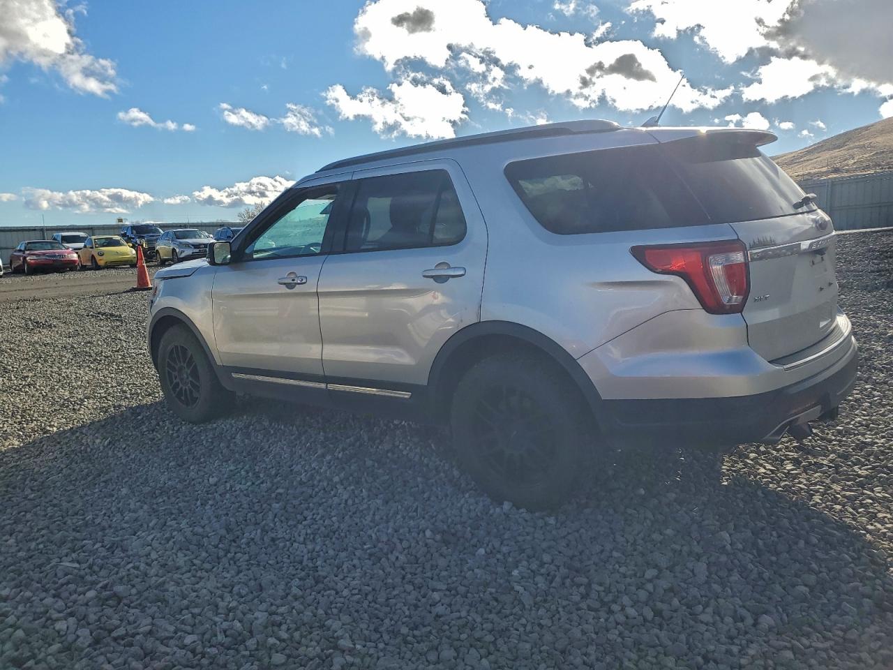 2018 FORD EXPLORER XLT photo 2