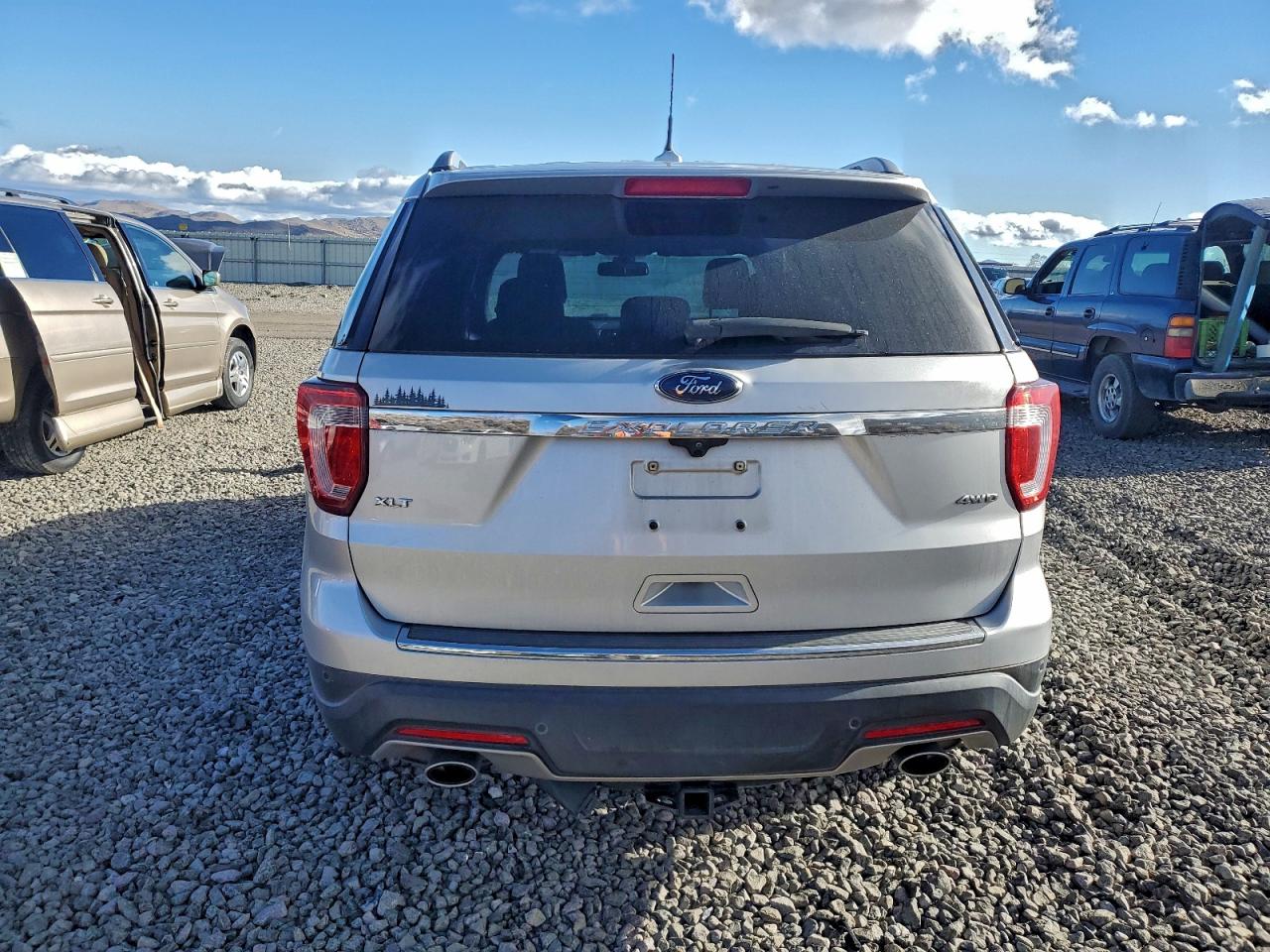 2018 FORD EXPLORER XLT photo 6