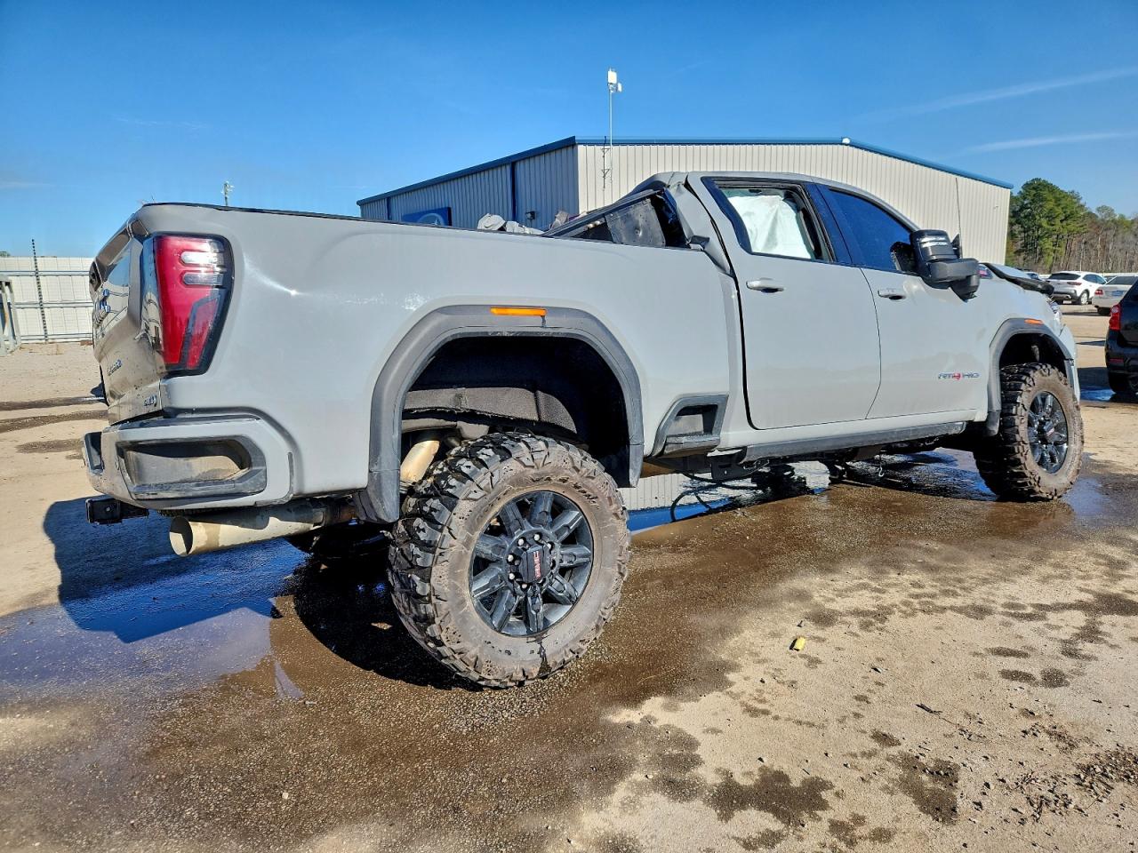 2025 GMC SIERRA K2500 AT4 photo 3