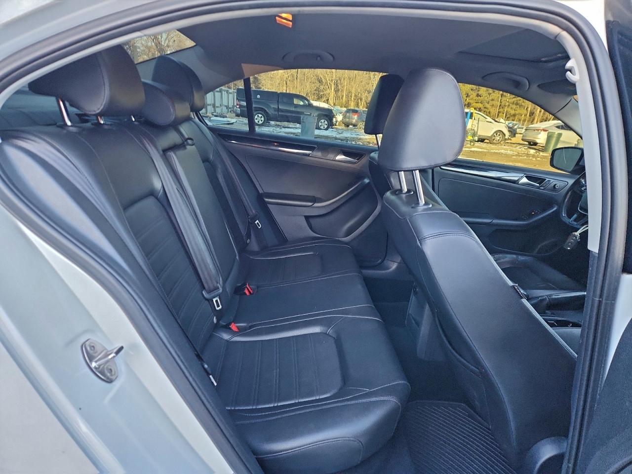 2015 VOLKSWAGEN JETTA SEL photo 10
