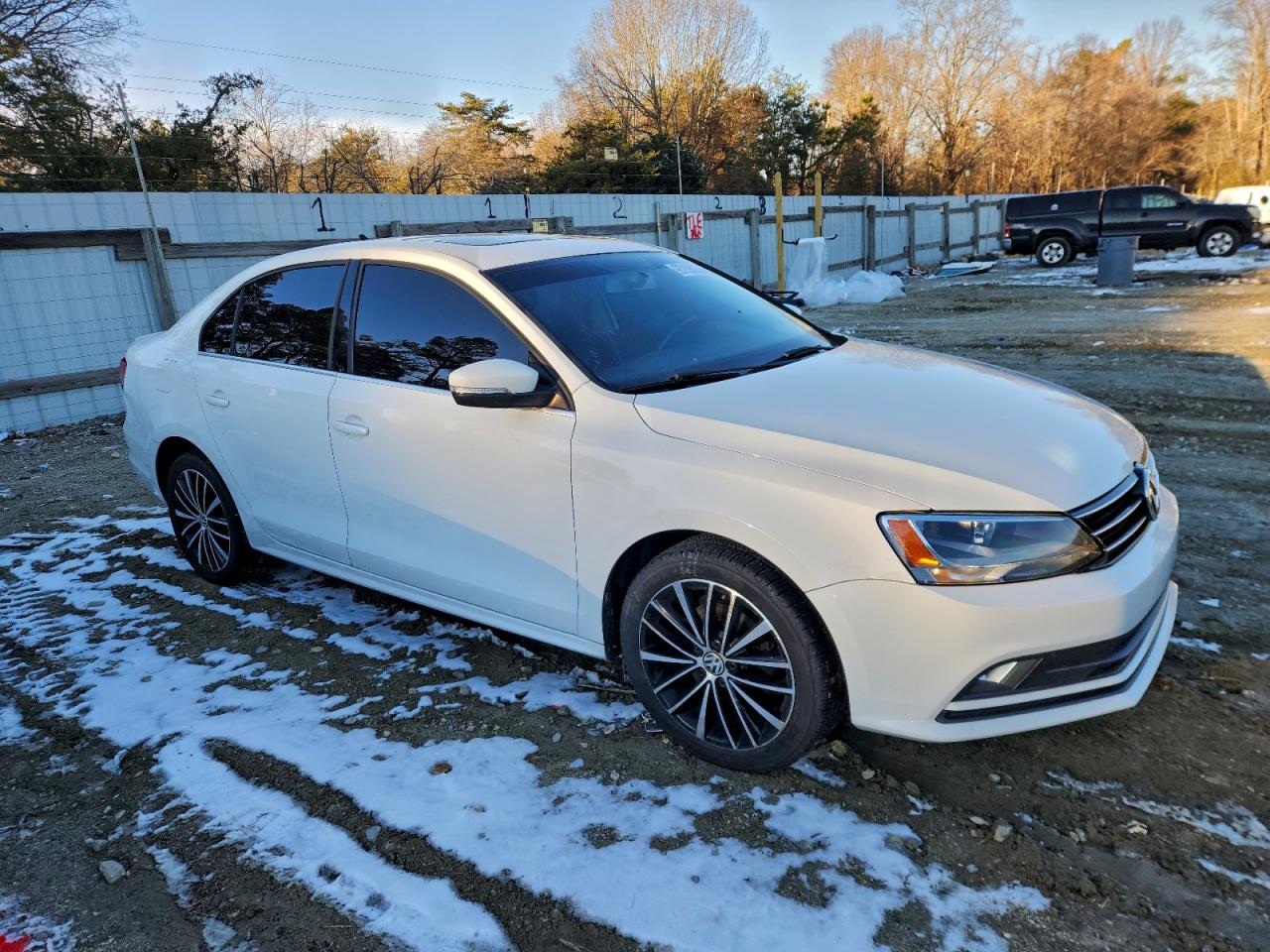 2015 VOLKSWAGEN JETTA SEL photo 4