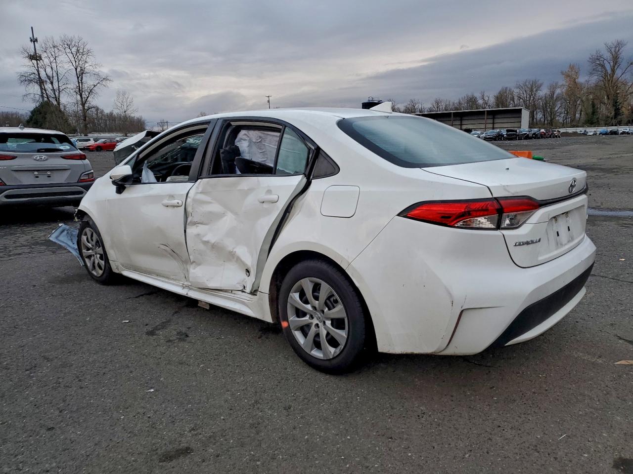 2021 TOYOTA COROLLA LE photo 2