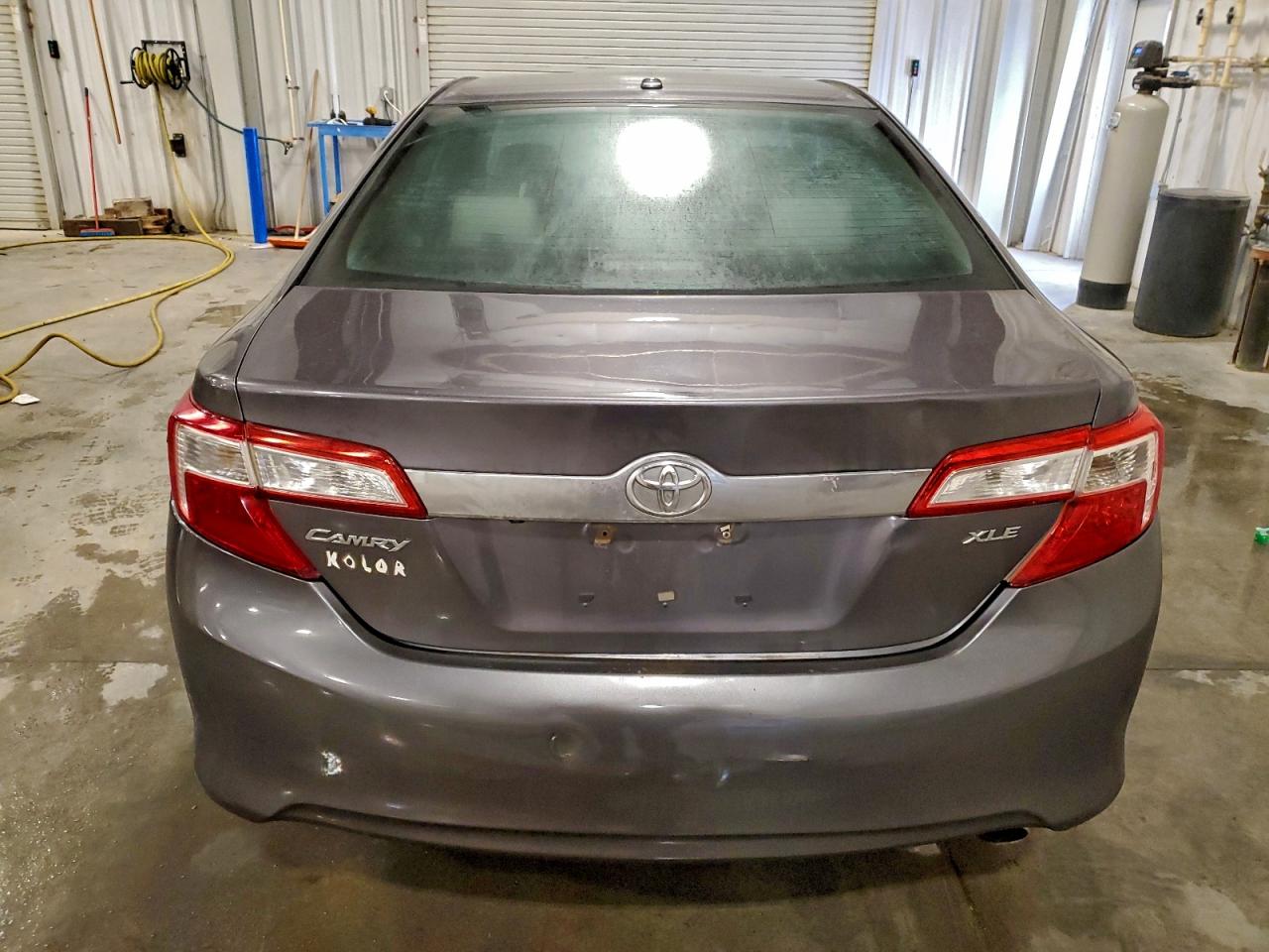 2014 TOYOTA CAMRY L photo 6