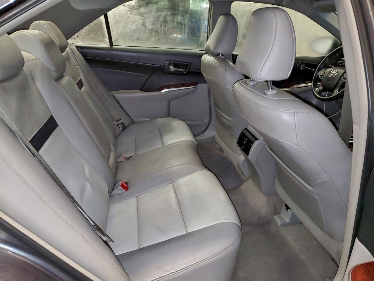 2014 TOYOTA CAMRY L photo 10