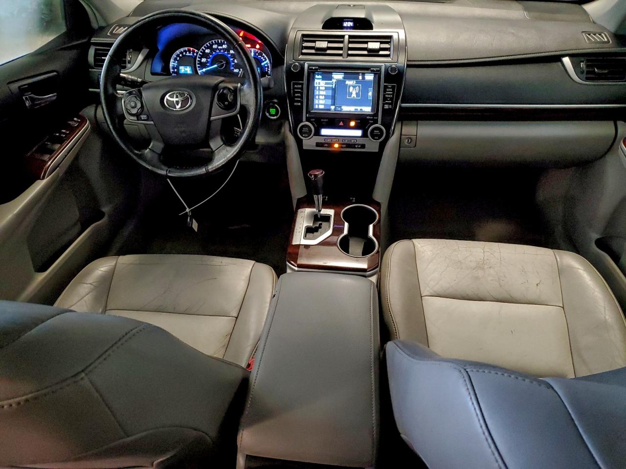 2014 TOYOTA CAMRY L photo 8