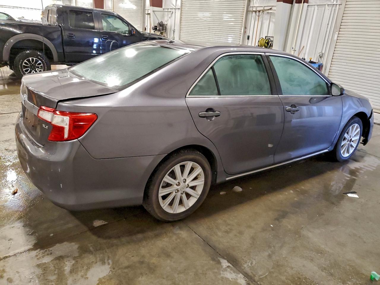 2014 TOYOTA CAMRY L photo 3